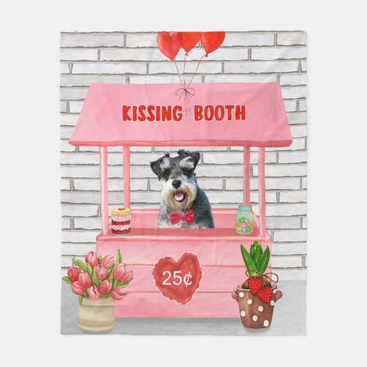 Schnauzer Dog Valentine's Day Kissing Booth Fleecedecke (Vorderseite)