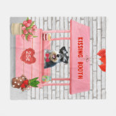 Schnauzer Dog Valentine's Day Kissing Booth Fleecedecke (Vorderseite (Horizontal))