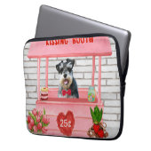 Schnauzer Dog Valentine's Day Kissing Booth Laptopschutzhülle (Vorderseite Links)