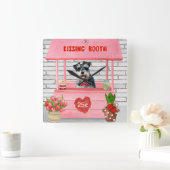 Schnauzer Dog Valentine's Day Kissing Booth Quadratische Wanduhr (Zuhause)