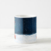 Schnauzer Hund im Schnee mit Weihnachtsgeschenken Kaffeetasse (Mittel)