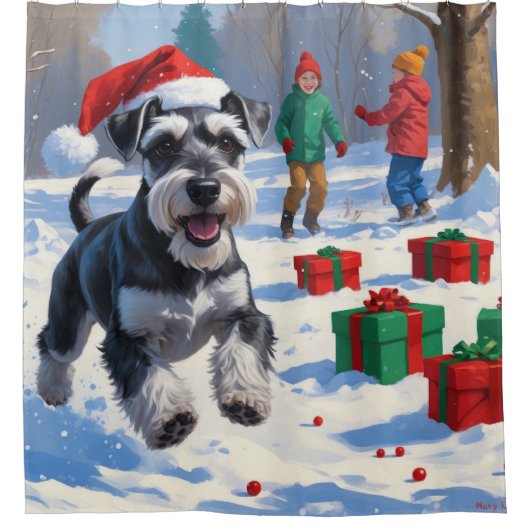 Schnauzer läuft im Schnee mit Weihnachtshut Duschvorhang (Vorderseite)