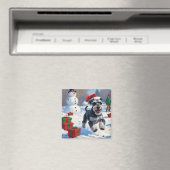 Schnauzer läuft im Schnee mit Weihnachtshut Magnet (In Situ (Geschirrspüler))