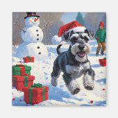 Schnauzer läuft im Schnee mit Weihnachtshut Magnet (Vorne)