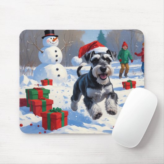 Schnauzer läuft im Schnee mit Weihnachtshut Mousepad (Mit Mouse)