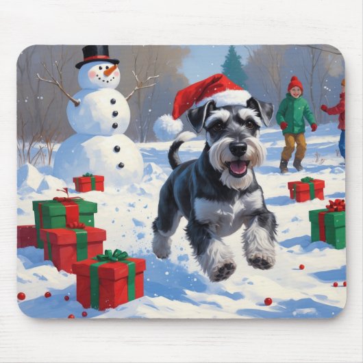 Schnauzer läuft im Schnee mit Weihnachtshut Mousepad (Vorne)
