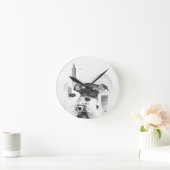 Schnauzer mit Kamera Runde Wanduhr (Zuhause)