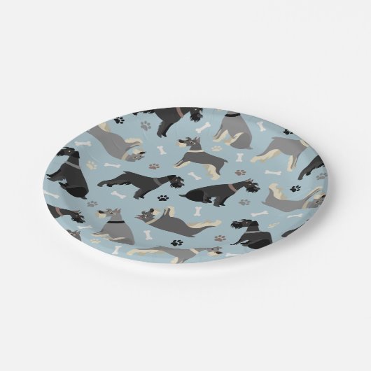 Schnauzer Paws und Knochen Pappteller (Schrägansicht)