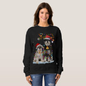 Schnauzer Reindeer Weihnachtsmannmütze Xmas Lights Sweatshirt (Vorne ganz)