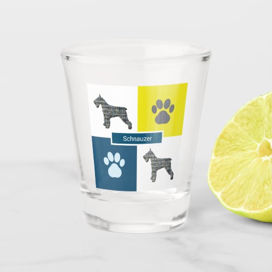 Schnauzer Silhouette Hund & Paw Y&B Grid Schnapsglas (Vorderseite)