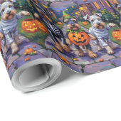 Schnauzer Trick-or-Treating in Halloween Costumes Geschenkpapier (Rolleneckpunkt)