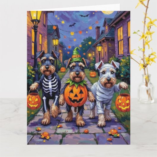 Schnauzer Trick-or-Treating in Halloween Costumes Karte (Gelbe Blume)