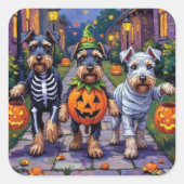 Schnauzer Trick-or-Treating in Halloween Costumes Quadratischer Aufkleber (Vorderseite)