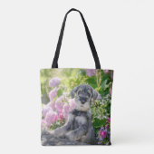 Schnauzer Welpe im blühenden Garten Tasche (Rückseite)