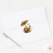Schnecke unter Pilz Runder Aufkleber (Umschlag)