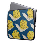 Schnecken Silhouetten: gelb, rosa Muster. Laptopschutzhülle (Vorderseite Links)