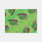 Schneckenpolabdeckung auf grünem Boden Fleecedecke (Vorderseite (Horizontal))