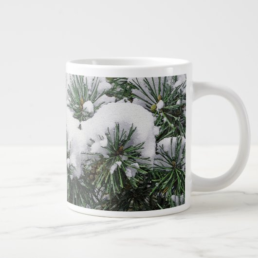 SCHNEE AUF EVERGREEN BAUM Jumbo-Tasse (Rechts)