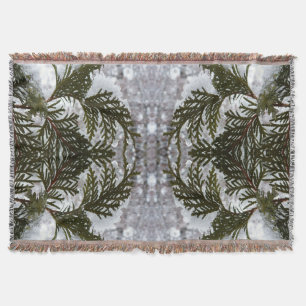 Schnee auf Evergreen Branchen Decke