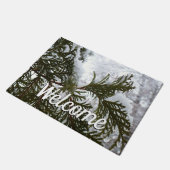Schnee auf Evergreen Branchen Fußmatte (Schrägansicht)