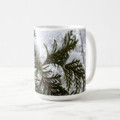 Schnee auf Evergreen Branchen Kaffeetasse (VorderseiteRechts)