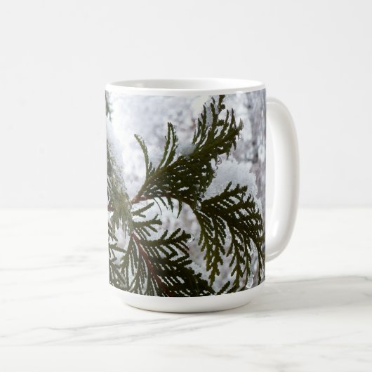 Schnee auf Evergreen Branchen Kaffeetasse (VorderseiteRechts)
