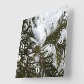 Schnee auf Evergreen Branchen Quadratische Wanduhr (Winkel)