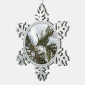 Schnee auf Evergreen Branchen Schneeflocken Zinn-Ornament (Rechts)