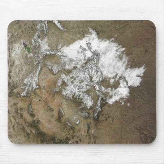 Schnee bedeckt das Rocky Mountains im Vereinigten Mousepad (Vorne)