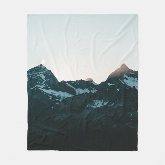 SCHNEE BEDECKTER BERG WÄHREND DES TAGES2 FLEECEDECKE (Vorderseite)
