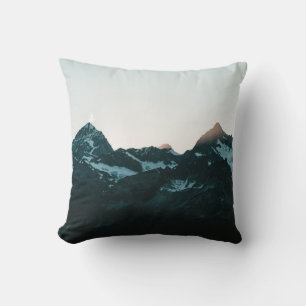 SCHNEE BEDECKTER BERG WÄHREND DES TAGES2 KISSEN