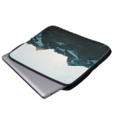SCHNEE BEDECKTER BERG WÄHREND DES TAGES2 LAPTOPSCHUTZHÜLLE (Vorne Knopf)