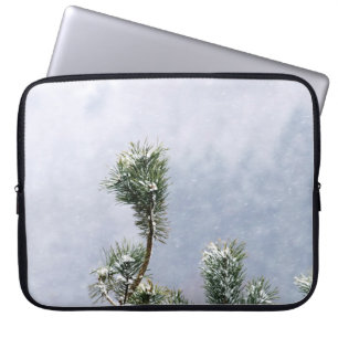 SCHNEE BEDECKTER GRÜNER LEAF-BAUM LAPTOPSCHUTZHÜLLE