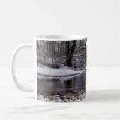 Schnee bei endlicher Tasse des Kaffees (Links)