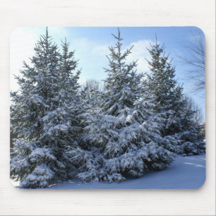 Schnee beladene immergrüne Gruppierung Mousepad