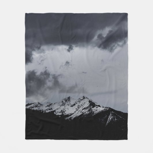 SCHNEE BERG UNTER DRAMATISCHEN SCHWANGERN FLEECEDECKE (Vorderseite)