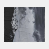 SCHNEE BERG UNTER DRAMATISCHEN SCHWANGERN FLEECEDECKE (Vorderseite (Horizontal))