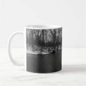 Schnee entlang James River Grayscale Tasse (Links)