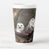 Schnee-Eulen-Paar-Wald-Wildtier-Kunst Milchtasse (Vorderseite)