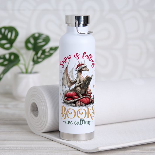 Schnee fällt, Bücher rufen Trinkflasche (Yoga (gedreht))