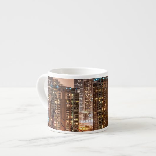 Schnee fällt über Skyline am Abend in Chicago Espressotasse (Vorderseite Links)
