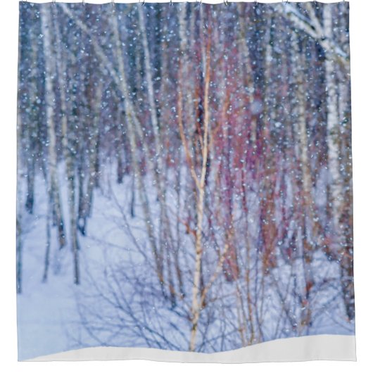 Schnee im Wald Duschvorhang (Vorderseite)