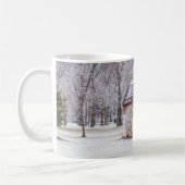 Schnee in der Roten Scheune Kaffeetasse (Links)