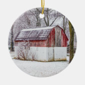 Schnee in der Roten Scheune Keramik Ornament (Vorne)