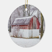 Schnee in der Roten Scheune Keramik Ornament (Links)