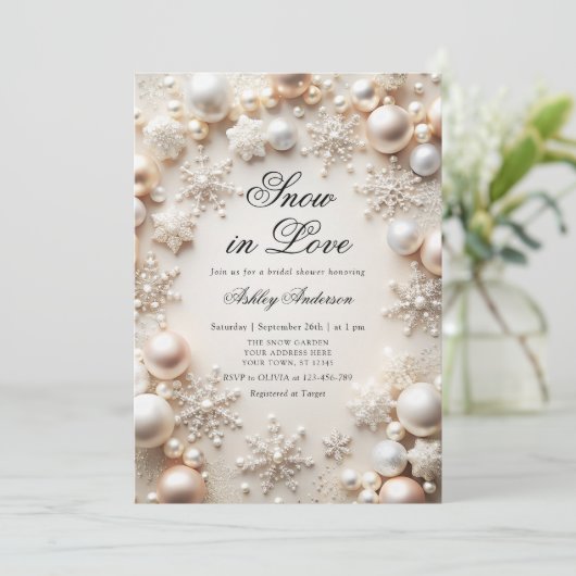 Schnee in Liebe Snowflake Perlen Brautparty Einladung (Stehend Vorderseite)