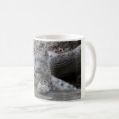 Schnee-Leopard-CUB-Sitzen Kaffeetasse (VorderseiteRechts)