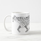 Schnee-Leopard mit der Kaffeetasse (Links)