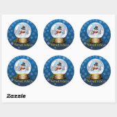 Schnee-Mann in einem Schnee-Kugel-Aufkleber rund Runder Aufkleber (Blatt)