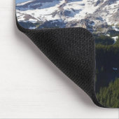 Schnee mit einer Kappe bedeckter Berg mit blauem Mousepad (Ecke)